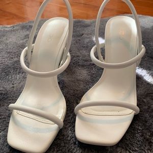 White sandals with heels size 7